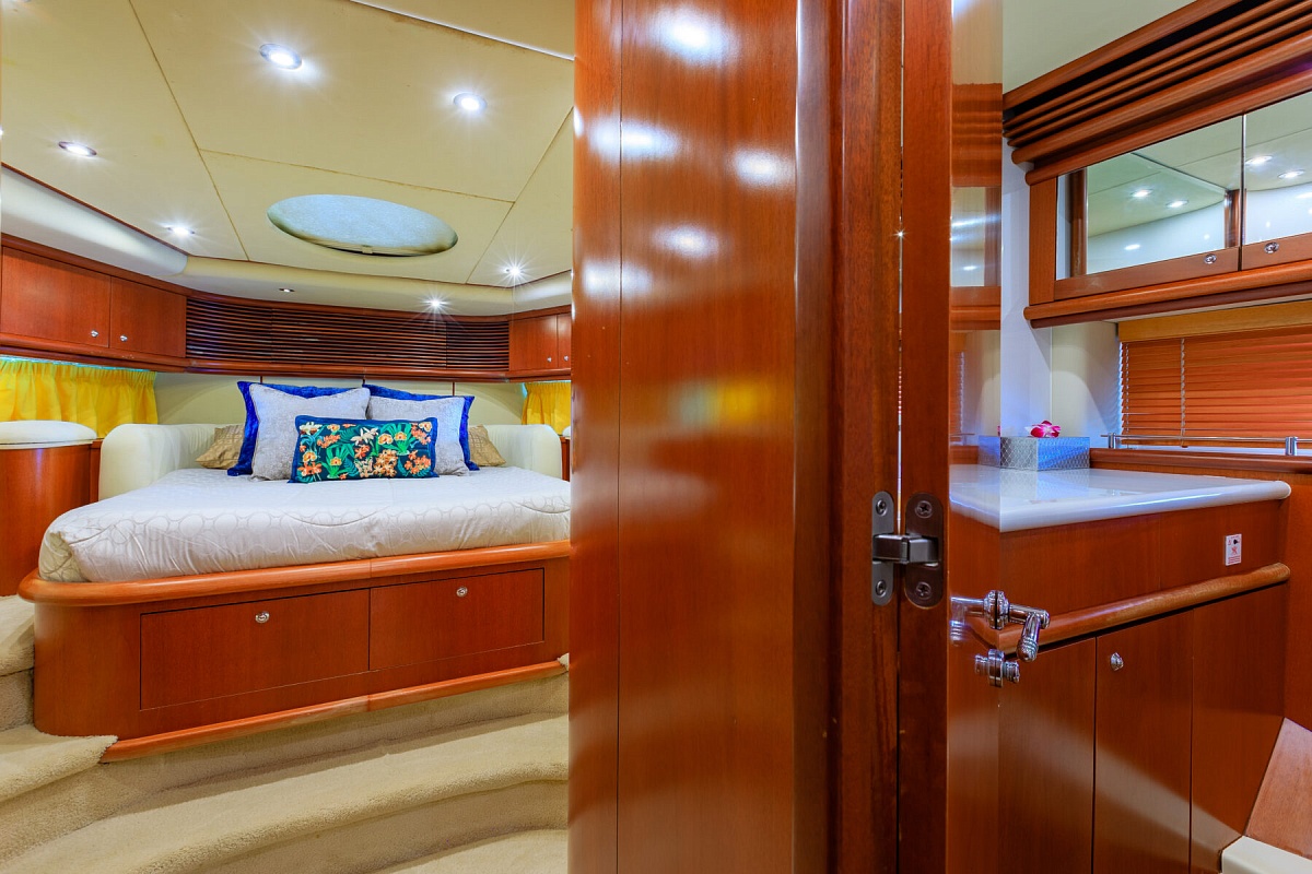 Аренда яхты Sunseeker Predator 80 - August Moon на Пхукете